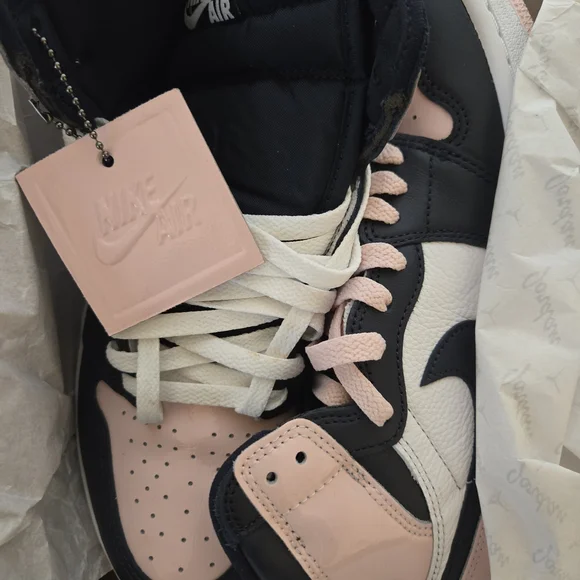 Nike Air Jordan 1 Retro High OG Atmosphere Bubblegum Size 9.5 Like NEW - Picture 2 of 9